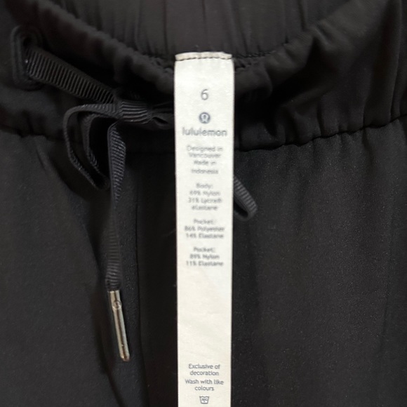 LULULEMON Black Drawstring On The Fly Woven Travel Pants Size 6 - Picture 5 of 9